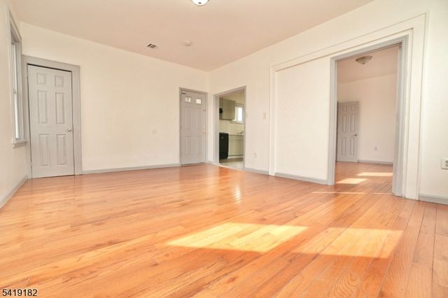 76 Aldine St, Newark City, NJ 07112