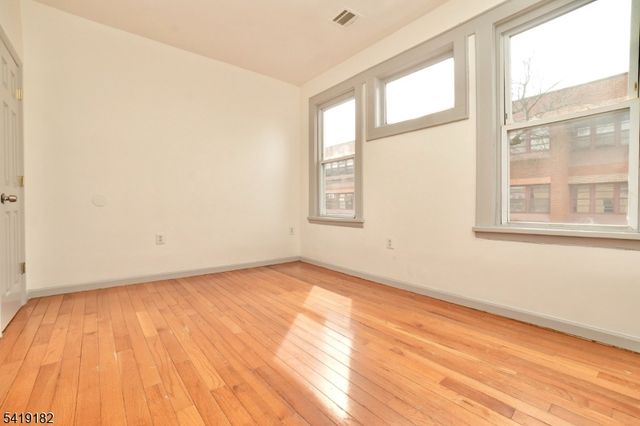 76 Aldine St, Newark City, NJ 07112