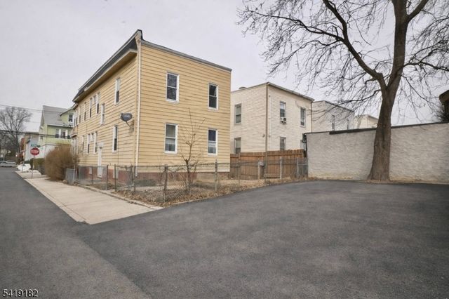 76 Aldine St, Newark City, NJ 07112