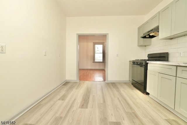 76 Aldine St, Newark City, NJ 07112