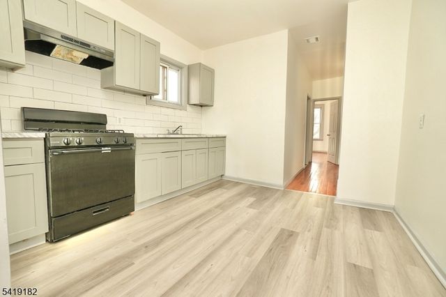 76 Aldine St, Newark City, NJ 07112