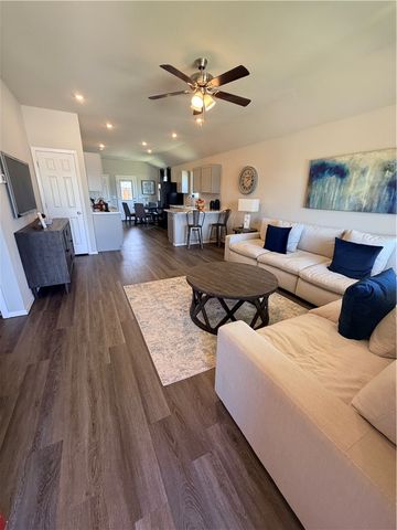 2801 S Ouachita Drive, Fayetteville, AR 72701