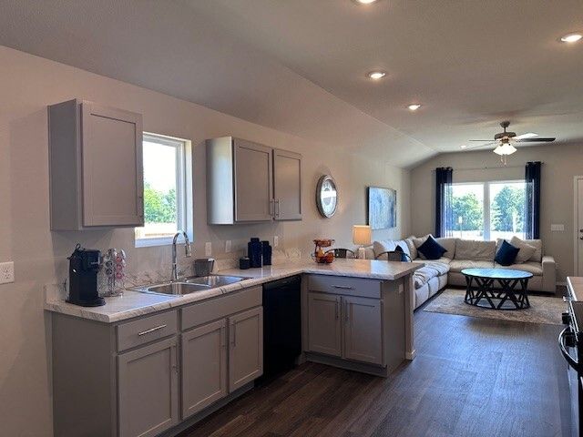 2801 S Ouachita Drive, Fayetteville, AR 72701