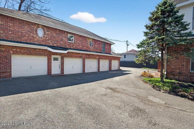 1318 Eastern Pkwy 2, Louisville, KY 40204