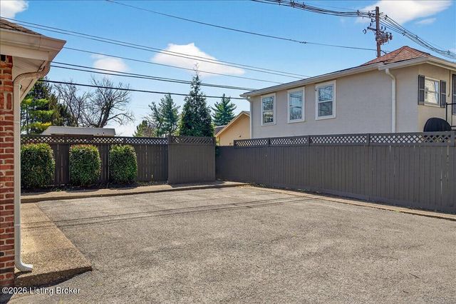 1318 Eastern Pkwy 2, Louisville, KY 40204