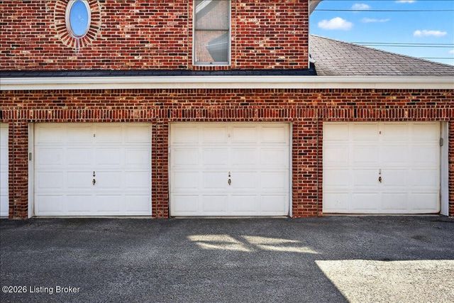 1318 Eastern Pkwy 2, Louisville, KY 40204