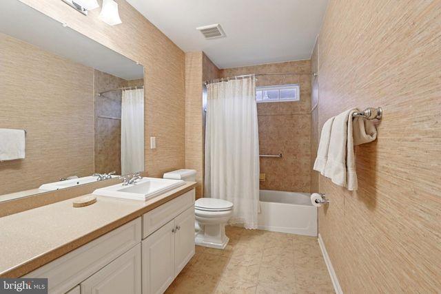 2076 KINGSVIEW RD, Macungie, PA 18062