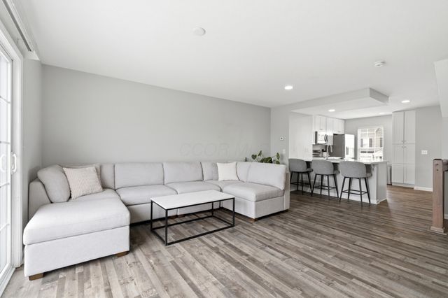 5282 Royal Arch Cascade Drive, Dublin, OH 43016