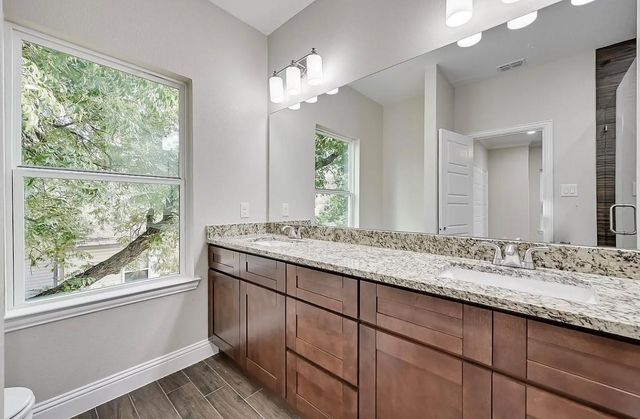 1707 Ash Crescent Street, Fort Worth, TX 76104