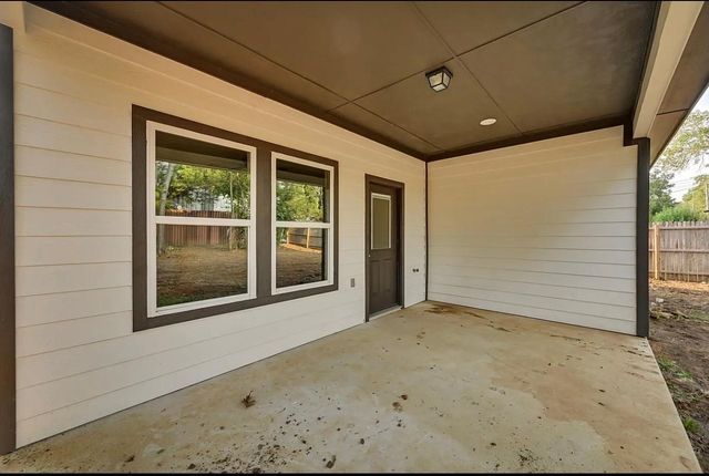 1707 Ash Crescent Street, Fort Worth, TX 76104