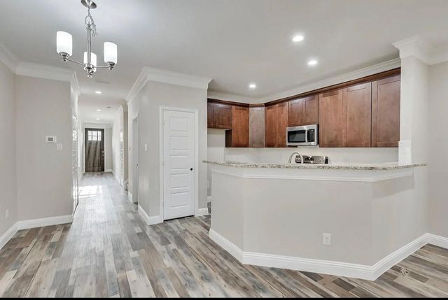 1707 Ash Crescent Street, Fort Worth, TX 76104
