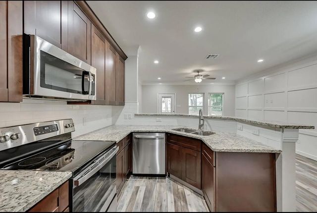 1707 Ash Crescent Street, Fort Worth, TX 76104