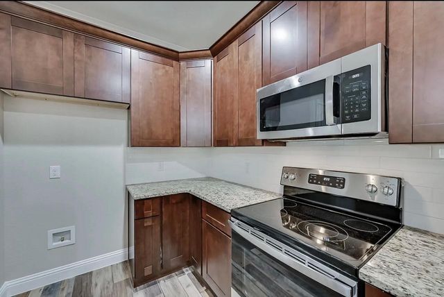 1707 Ash Crescent Street, Fort Worth, TX 76104