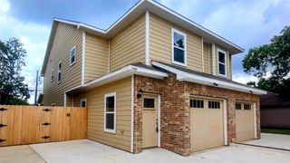 1707 Ash Crescent Street, Fort Worth, TX 76104