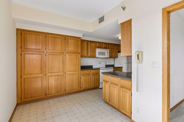 168 6th Street E 3801, Saint Paul, MN 55101
