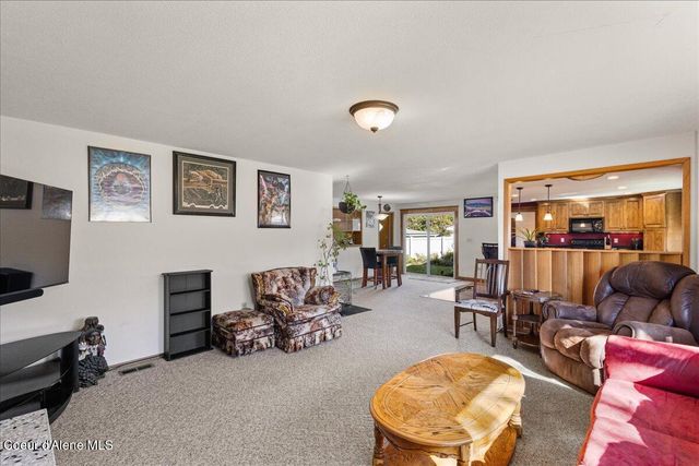 202 Country Club Ln, Pinehurst, ID 83850