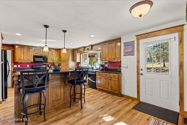 202 Country Club Ln, Pinehurst, ID 83850