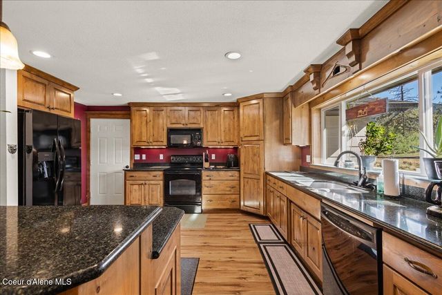 202 Country Club Ln, Pinehurst, ID 83850