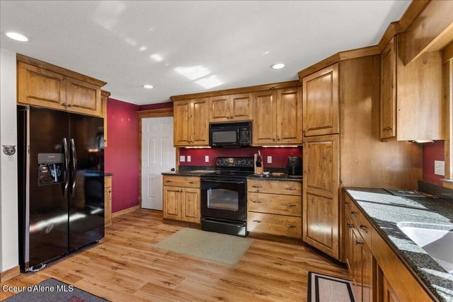 202 Country Club Ln, Pinehurst, ID 83850