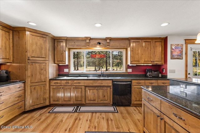 202 Country Club Ln, Pinehurst, ID 83850