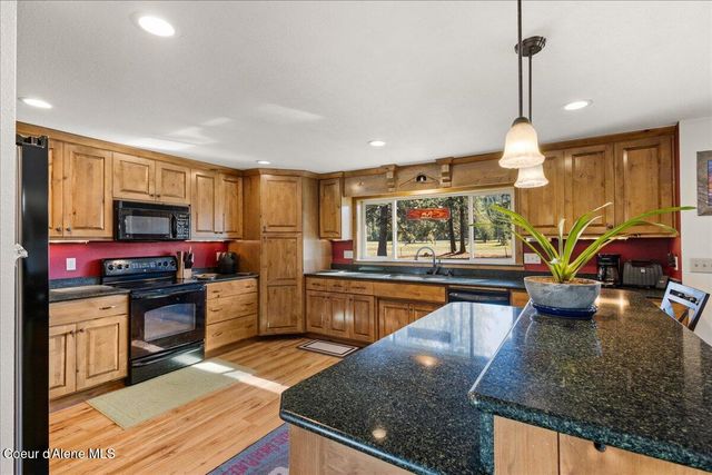 202 Country Club Ln, Pinehurst, ID 83850