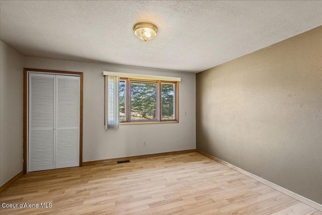 202 Country Club Ln, Pinehurst, ID 83850