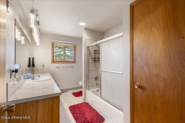 202 Country Club Ln, Pinehurst, ID 83850