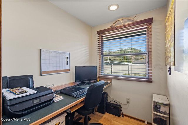 202 Country Club Ln, Pinehurst, ID 83850