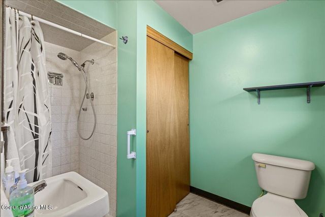 202 Country Club Ln, Pinehurst, ID 83850