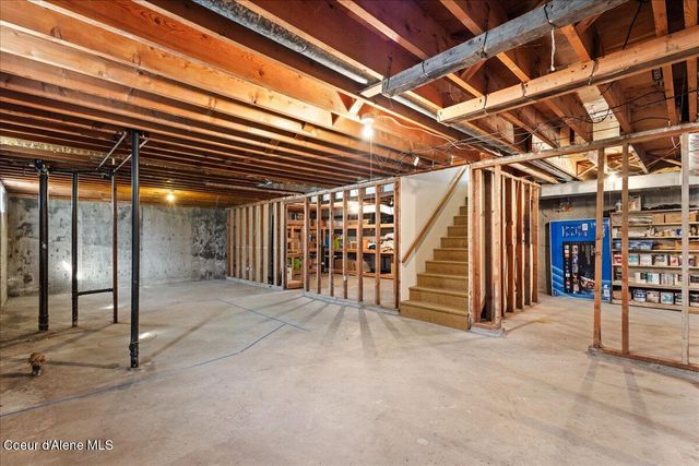 202 Country Club Ln, Pinehurst, ID 83850