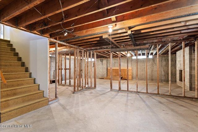 202 Country Club Ln, Pinehurst, ID 83850