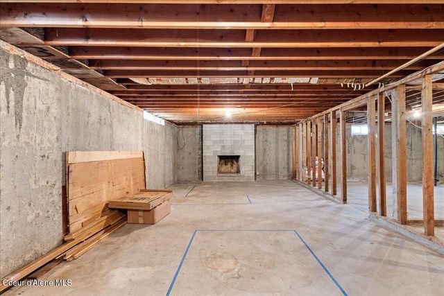 202 Country Club Ln, Pinehurst, ID 83850