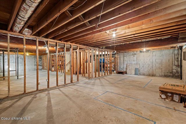 202 Country Club Ln, Pinehurst, ID 83850