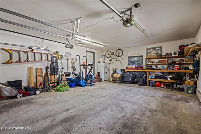 202 Country Club Ln, Pinehurst, ID 83850