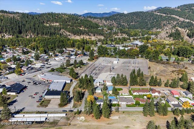 202 Country Club Ln, Pinehurst, ID 83850