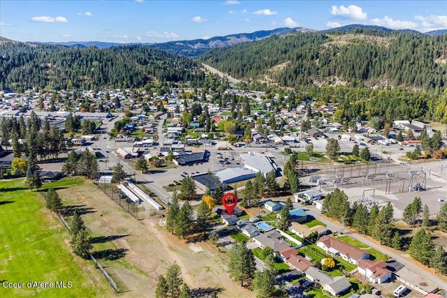 202 Country Club Ln, Pinehurst, ID 83850