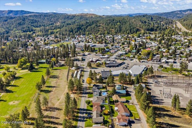 202 Country Club Ln, Pinehurst, ID 83850