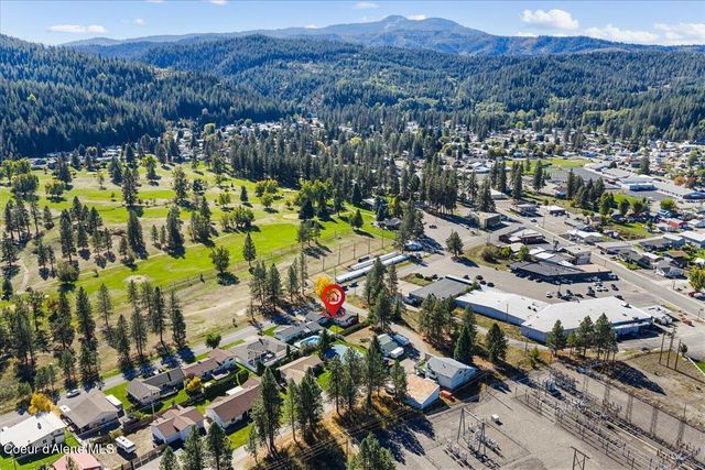 202 Country Club Ln, Pinehurst, ID 83850