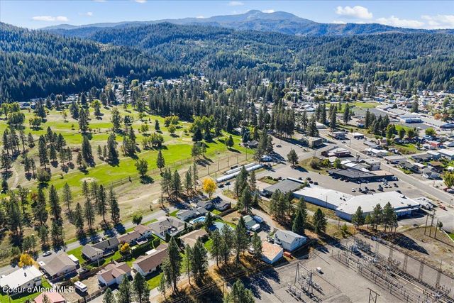 202 Country Club Ln, Pinehurst, ID 83850