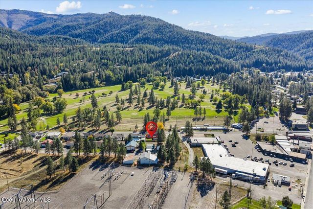 202 Country Club Ln, Pinehurst, ID 83850