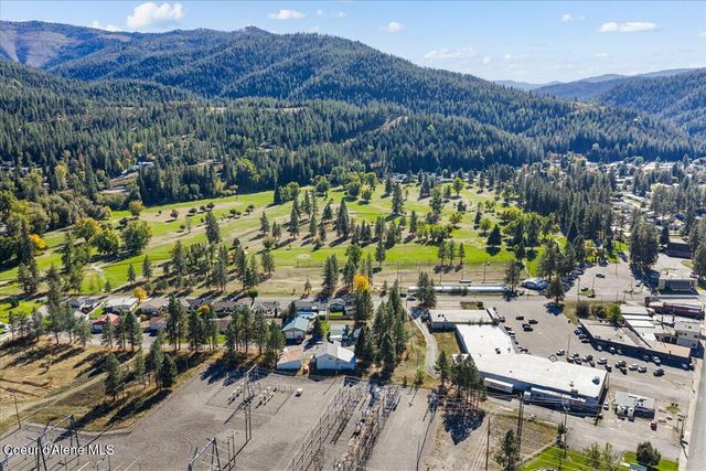 202 Country Club Ln, Pinehurst, ID 83850
