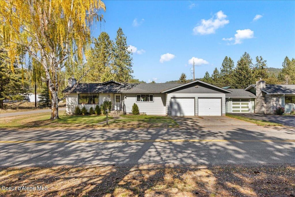 202 Country Club Ln, Pinehurst, ID 83850