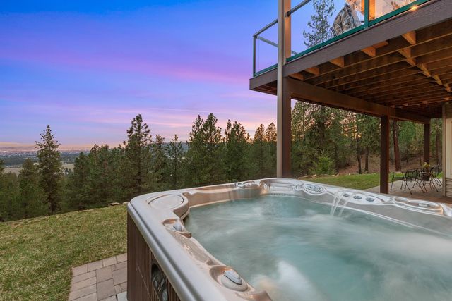 10309 N Lookout View Ln, Newman Lake, WA 99025