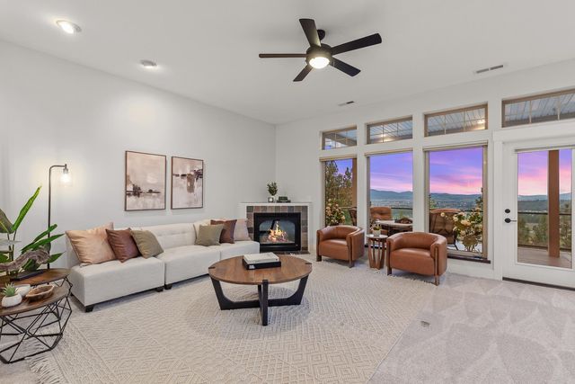 10309 N Lookout View Ln, Newman Lake, WA 99025