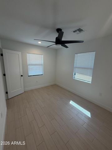 330 E WHITTON Avenue, Phoenix, AZ 85012