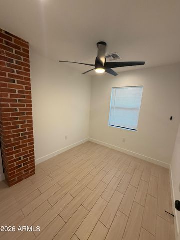 330 E WHITTON Avenue, Phoenix, AZ 85012
