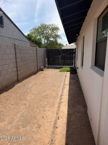 330 E WHITTON Avenue, Phoenix, AZ 85012