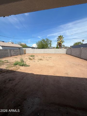 330 E WHITTON Avenue, Phoenix, AZ 85012