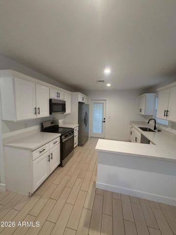 330 E WHITTON Avenue, Phoenix, AZ 85012
