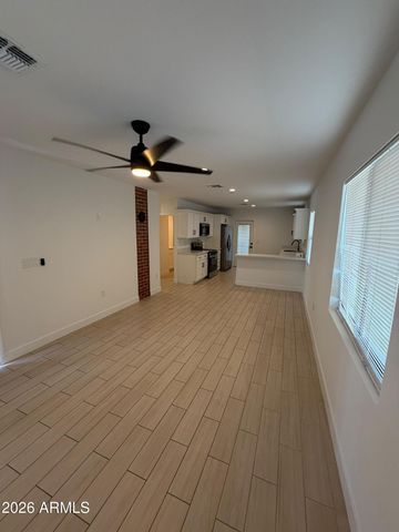330 E WHITTON Avenue, Phoenix, AZ 85012